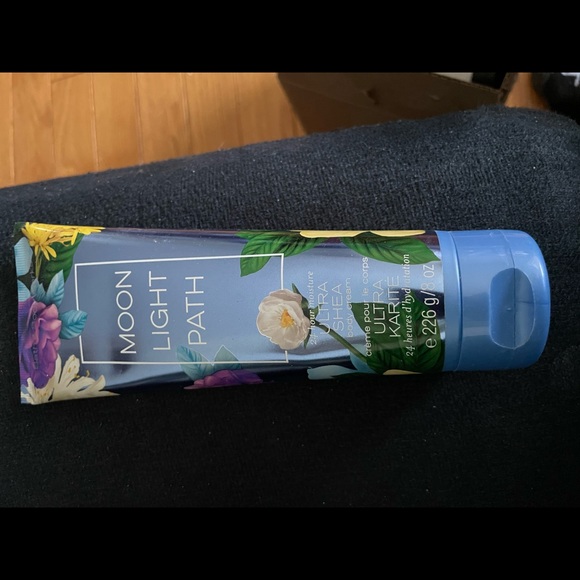 Lily and green tea Shea body cream - Picture 4 of 10